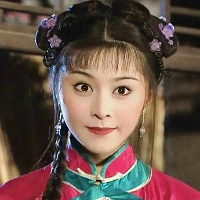 真空 “窗帘裙” 惊艳四座超模被她吊打龙8国际唯一43岁范冰冰红毯杀疯了！(图2)