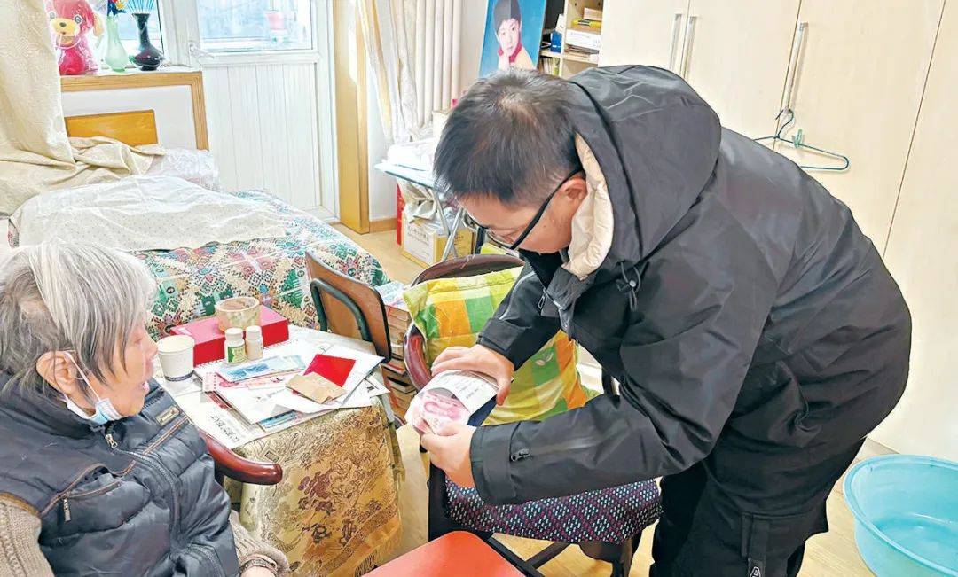 务、“窗帘”约定……上门照料让独居老人不孤单！头号玩家龙八国际网址节日守护、日常